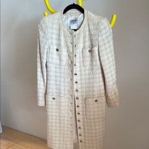 CHANEL Cream Tweed Button-Up Blazer